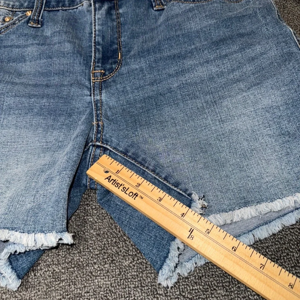 NWT Seven7 Weekend Short Olaf Blue Denim Raw Hem Jean Shorts Women Size 6 Casual